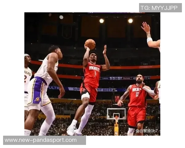 戴维斯攻防两端表现出色15投9中砍下26分12篮板5封盖压制火箭队